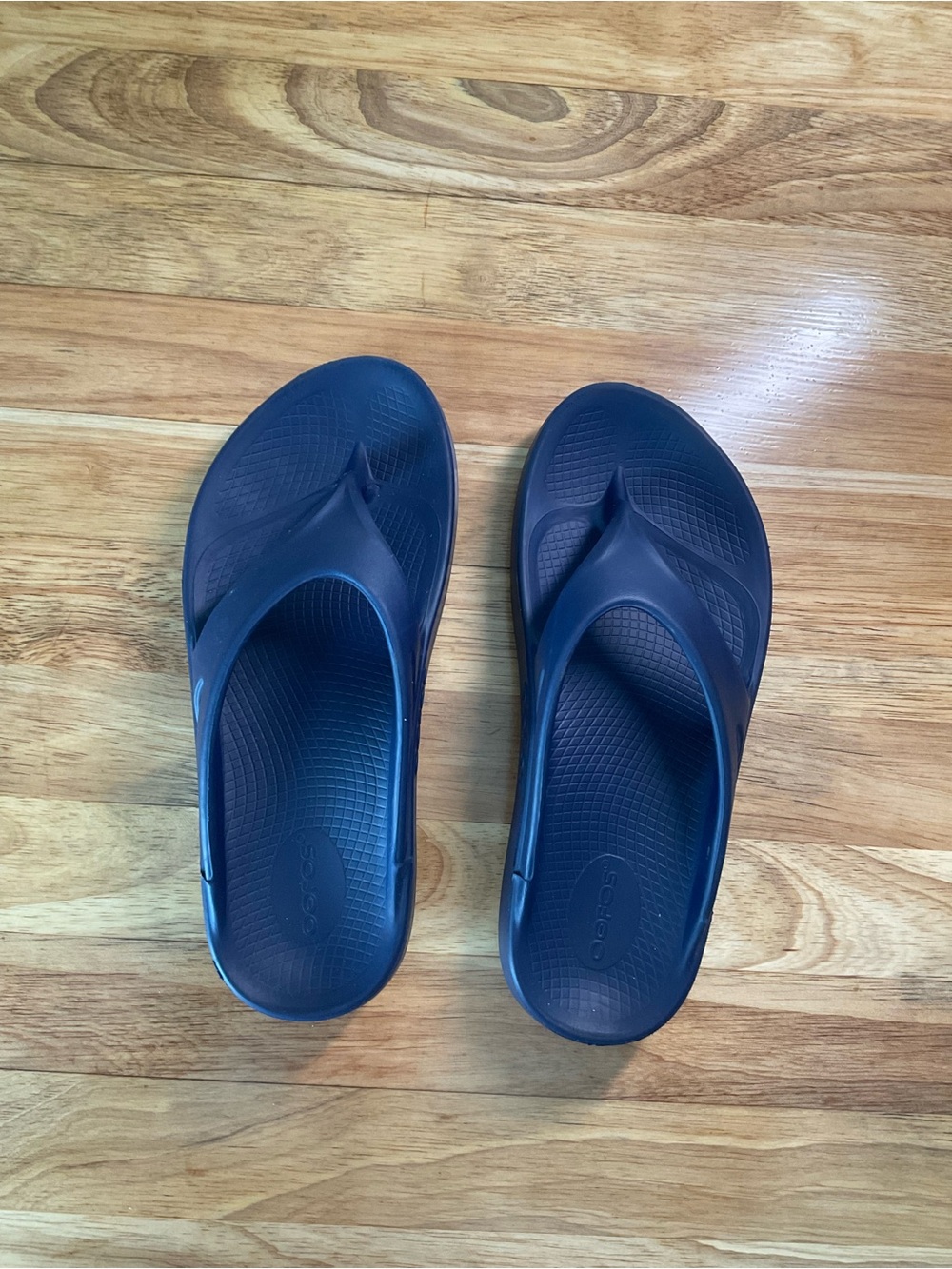 OOFOS Women's Navy Recovery Sandals